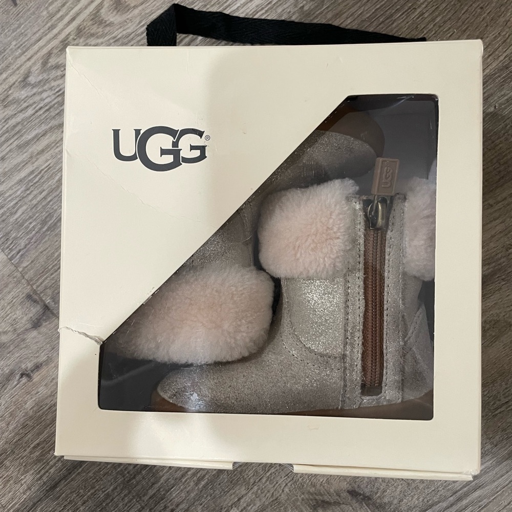 Ugg toddler boots size 4/5